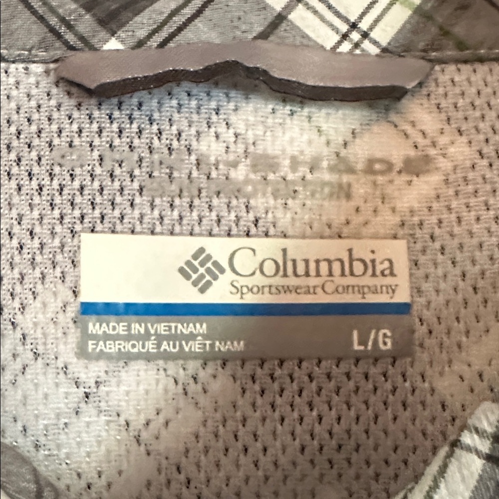 Columbia Men's Lightweight Button Down - Picture 3 of 5